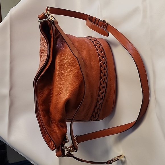 MICHAEL KORS Bucket Bag Hard to find. - Picture 2 of 13